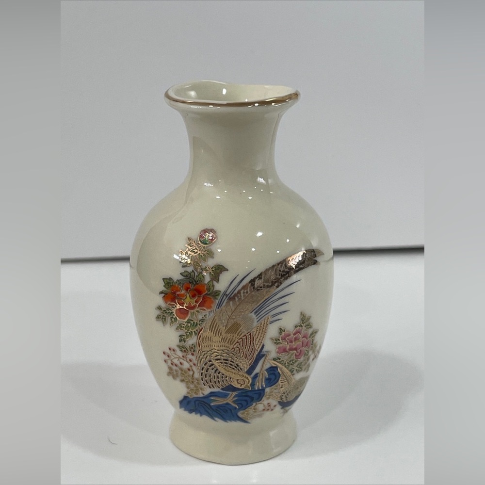Vintage Bud Vase Small Porcelaine 3.5” H Beautiful birds Oriental